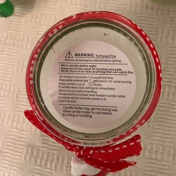 Holiday Mitten Candles   - Picture 3 of 9